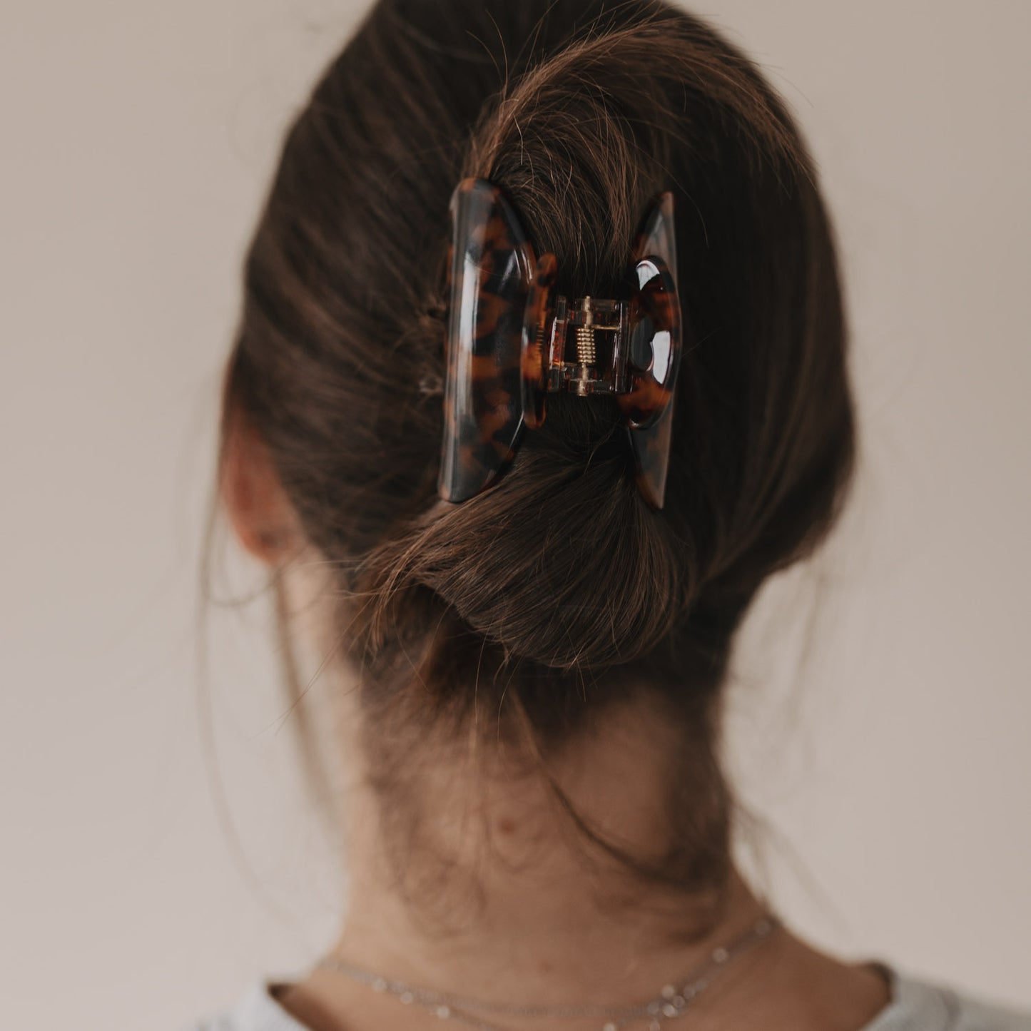  Große Haarspange Herz Amber hält Frisur sicher zusammen