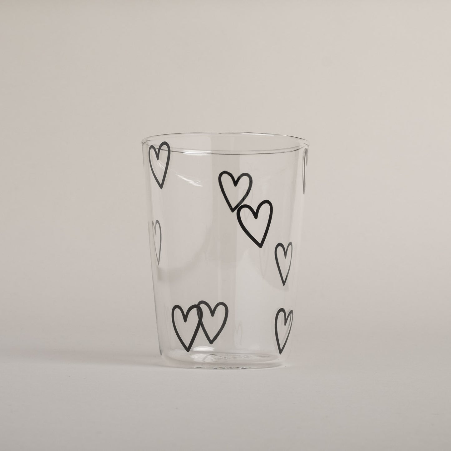 Trinkglas Herzen schwarz | Eulenschnitt 