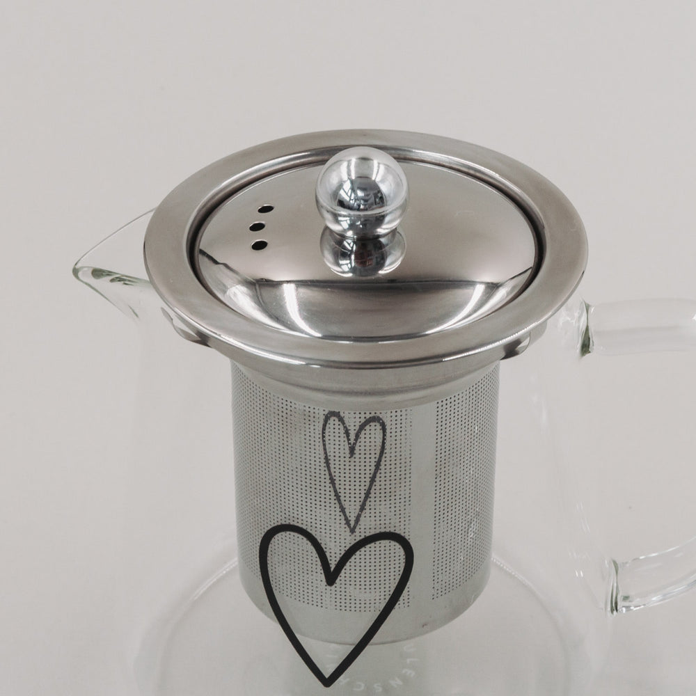 Detailansicht des Edelstahlsiebs mit schwarzem Herz und Deckel
