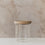Transparentes Vorratsglas mit Holzdeckel und kleinen Herzdetails, dekorativ und schlicht