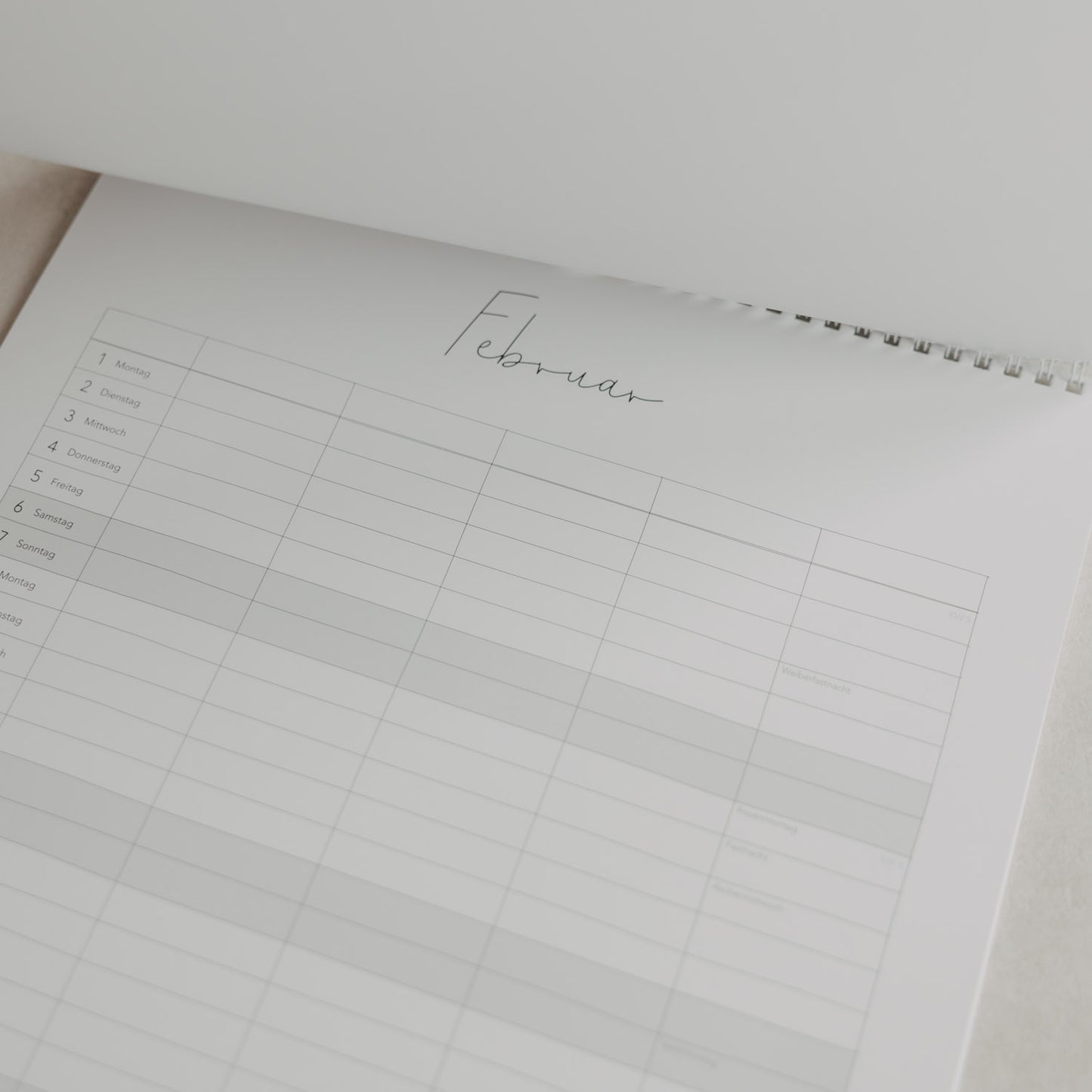 Familienkalender Februar Monatsansicht minimalistisch gestaltet