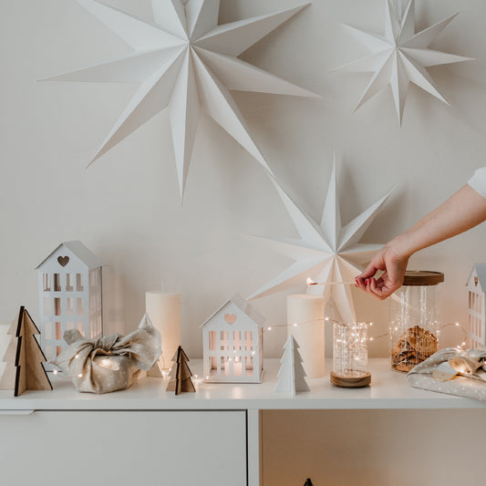 Petite maison métallique blanche