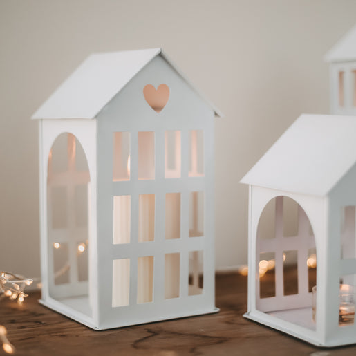 Maison en métal moyenne blanche