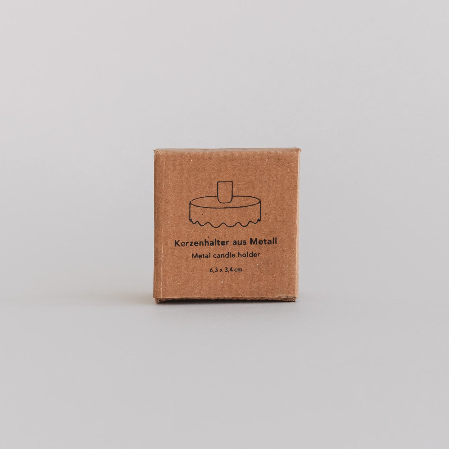 Verpackung des Kerzenhalters Welle aus Metall mit gezeichneter Produktabbildung auf der Vorderseite.