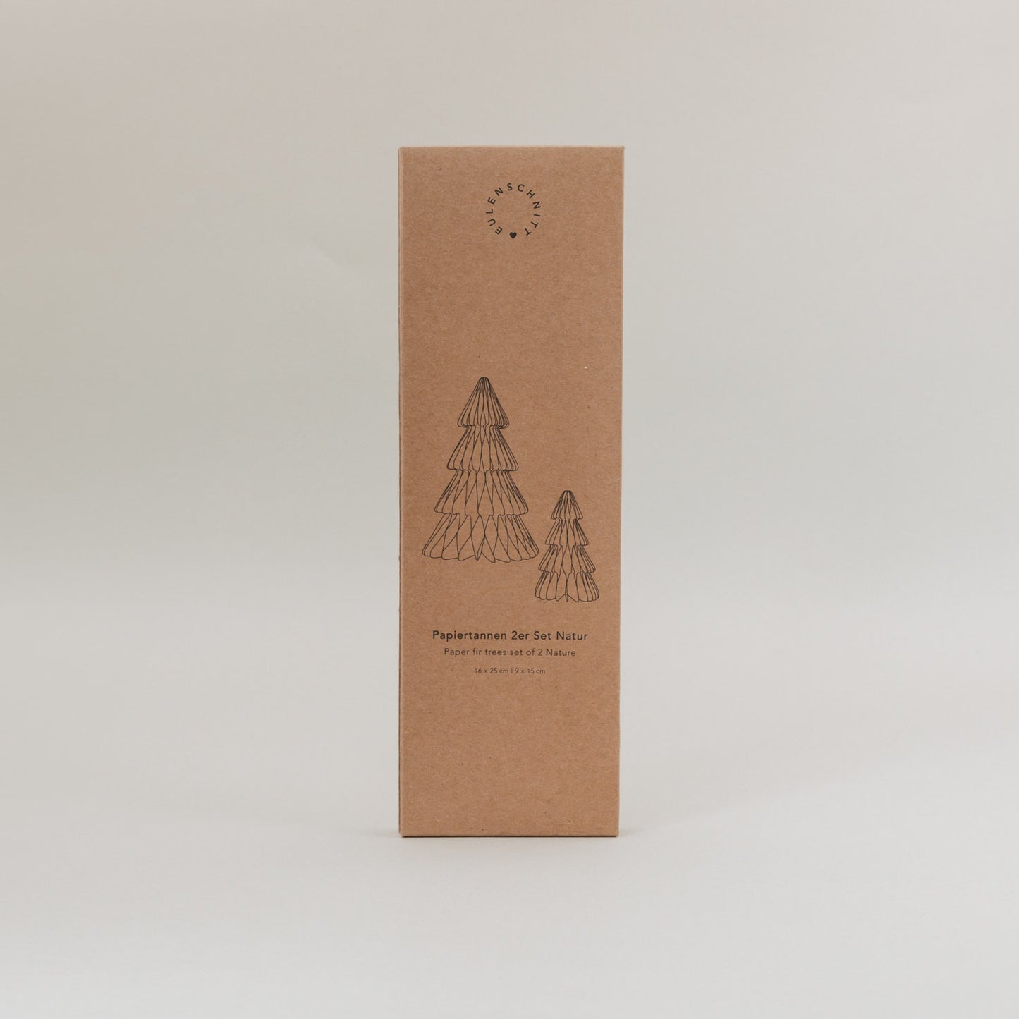 Vorderseite der Verpackung vom Papiertannen 2er Set Natur mit minimalistischer Illustration