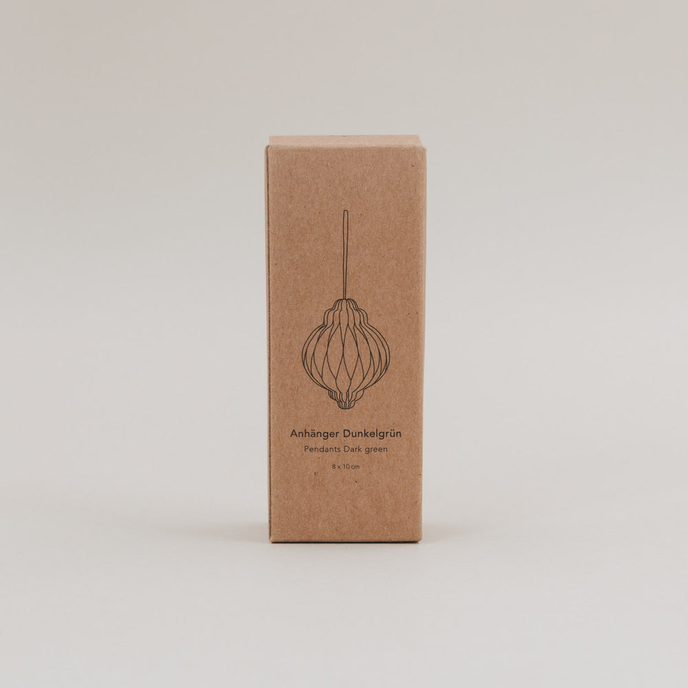 Verpackung des 3er Sets Papieranhänger in Dunkelgrün – minimalistisch, mit Produktzeichnung und Maße.
