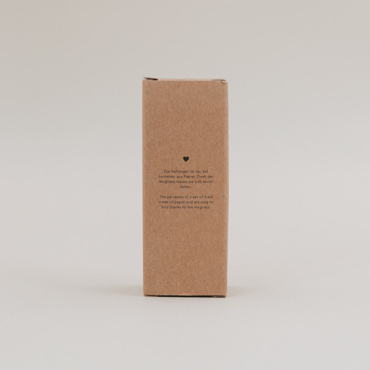 Rückseite der Verpackung mit Info: Papieranhänger 3er Set mit Magnetverschluss, leicht faltbar