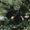 Zwei schwarze Papieranhänger in Kugelform als stilvoller Christbaumschmuck