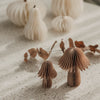 Braunes Papierpilz-Set in zwei Größen mit weißen Papierkürbissen als stilvolle Herbstdeko