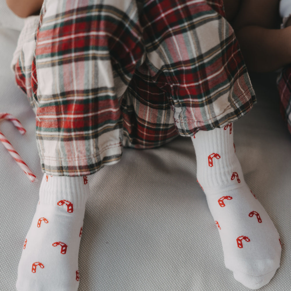 Weiße Kids Socken mit roten Zuckerstangen von Eulenschnitt