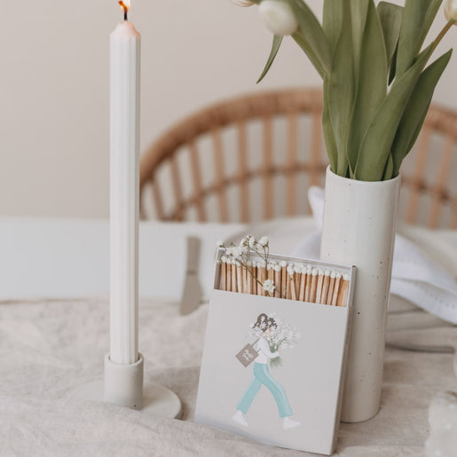 Allumettes fille aux fleurs