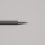 Grauer Druckbleistift mit silberner Spitze auf hellem Hintergrund, minimalistisch und elegant.