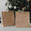 Zwei weihnachtliche Kraftpapier-Geschenktüten mit Tannenmotiven und Spruch „Vorfreude ist die schönste Freude“