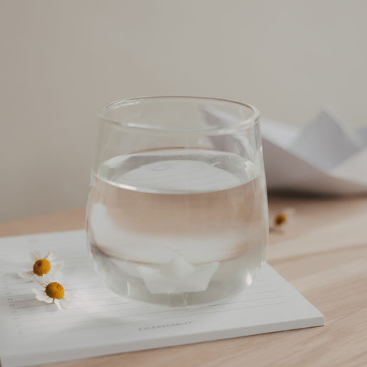 Verre à boire Figurine bateau en papier